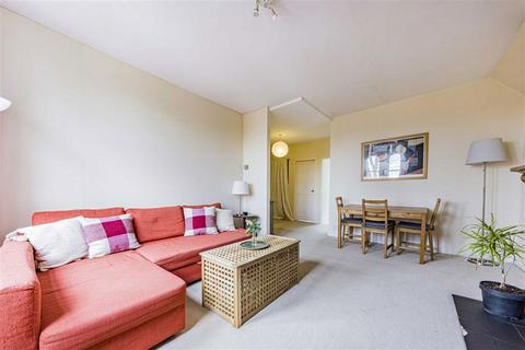 2 bedroom flat for sale, Cromwell Road, Teddington TW11