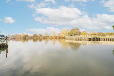 2 bedroom flat for sale, Anglers Reach, Surbiton KT6