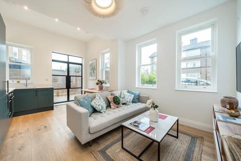 1 bedroom flat for sale, Exbury Road, London SE6