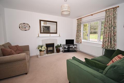 8 Etonhurst Close, Exeter, EX2 7QZ