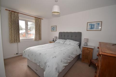 8 Etonhurst Close, Exeter, EX2 7QZ