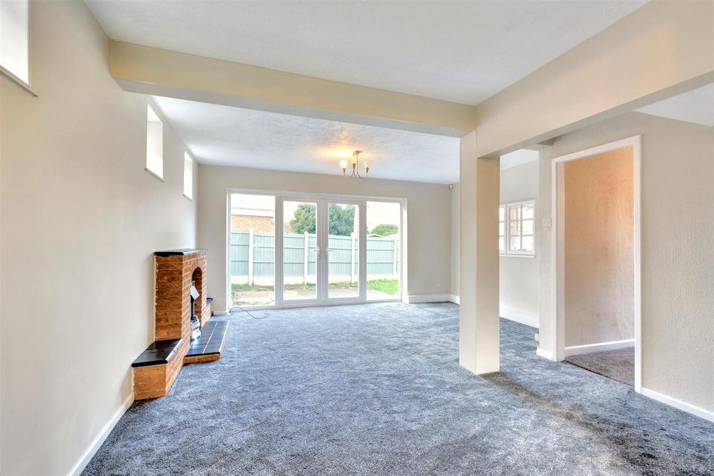 Lounge/Dining Room