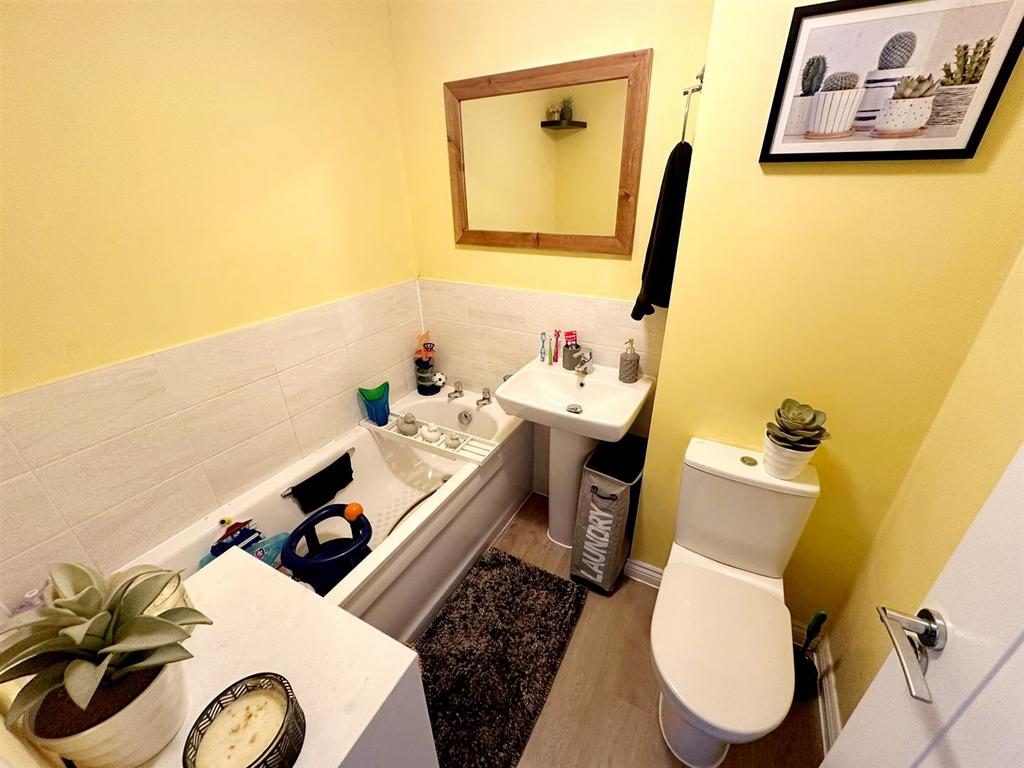 Family Bathroom.jpg