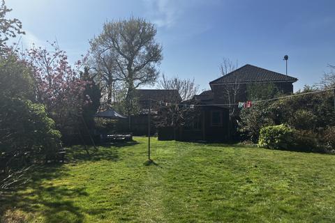 4 Blanches Road, Partridge Green, Horsham, RH13 8HZ