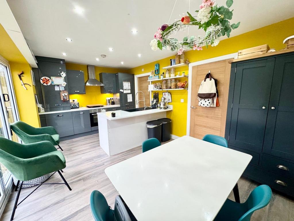 Diner/Kitchen