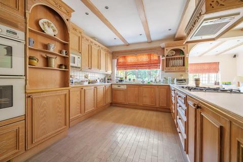 6 Michleham Down, London, N12 7JN