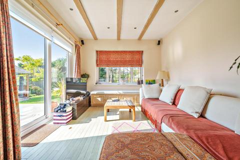 6 Michleham Down, London, N12 7JN