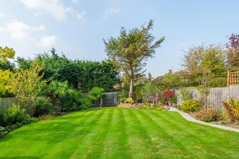 6 Michleham Down, London, N12 7JN