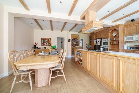 6 Michleham Down, London, N12 7JN
