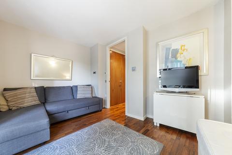 Studio to rent, New Providence Wharf, London E14