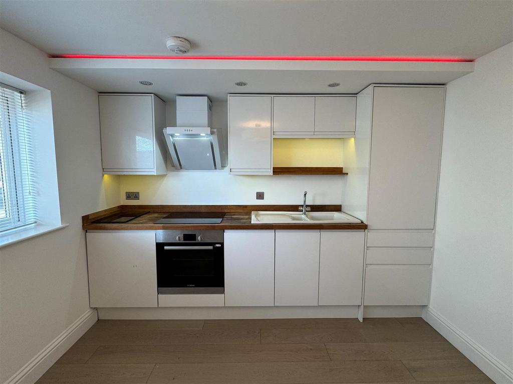 Flat 6, 10-12 Tolcarne Road Kitchen