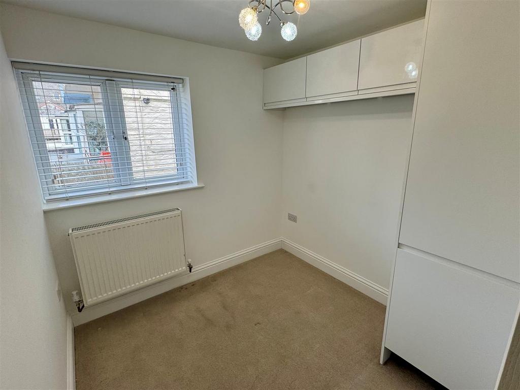 Flat 6, 10-12 Tolcarne Road Bedroom 1