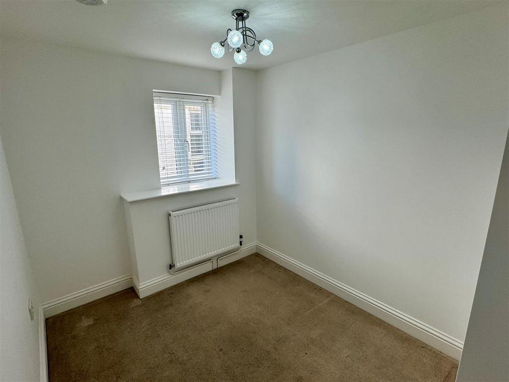 Flat 6, 10-12 Tolcarne Road Bedroom 2