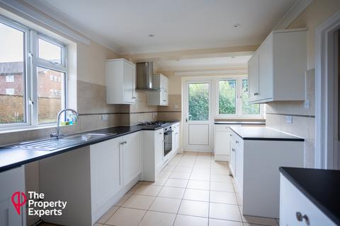 32 Bulkeley Avenue, Windsor, SL4 3LT