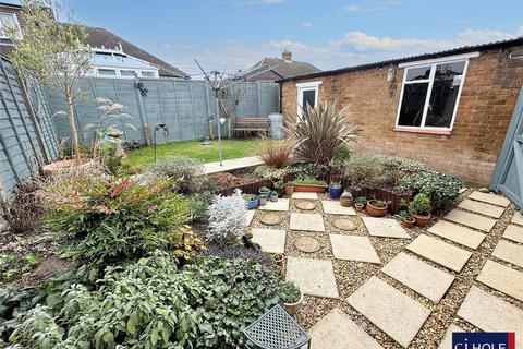 2 bedroom bungalow for sale, Horsbere Road, Hucclecote, Gloucester, GL3