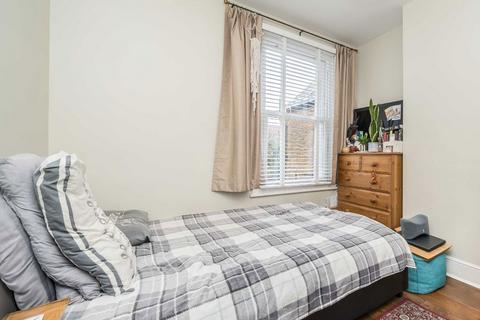 3 bedroom flat for sale, Third Cross Road, Twickenham TW2