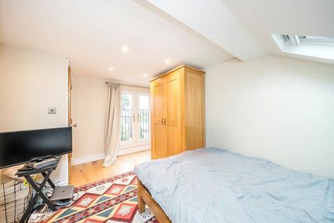 3 bedroom flat for sale, Third Cross Road, Twickenham TW2