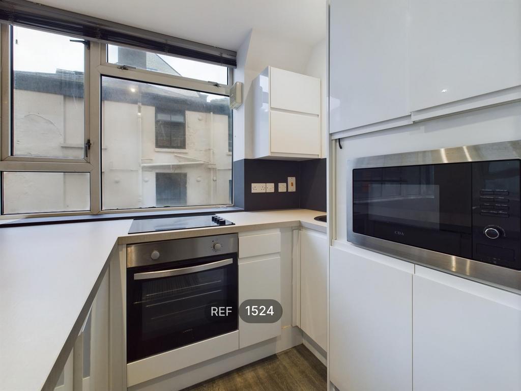 Kitchen &amp; Living area