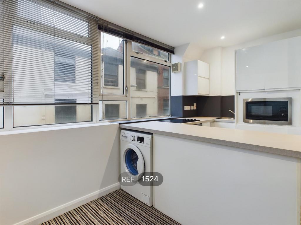 Kitchen &amp; Living area
