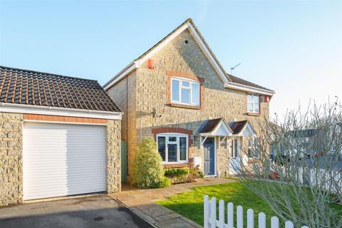 3 bedroom semi-detached house for sale, Chepstow Close, Chippenham