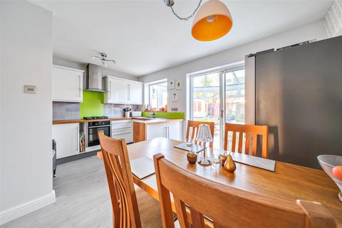20 Chepstow Close, Chippenham, SN14 0XP