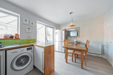 20 Chepstow Close, Chippenham, SN14 0XP
