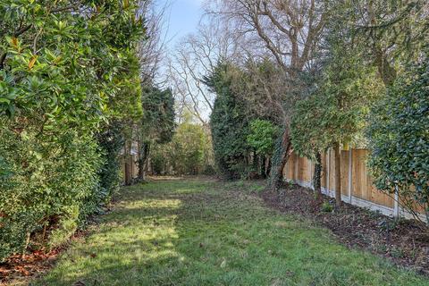 166 Forest Edge, Buckhurst Hill, IG9 5AE