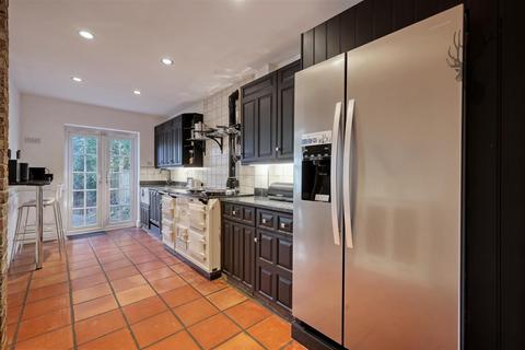 166 Forest Edge, Buckhurst Hill, IG9 5AE