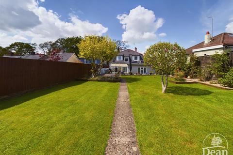 4 bedroom detached house for sale, St. Whites Road, Cinderford