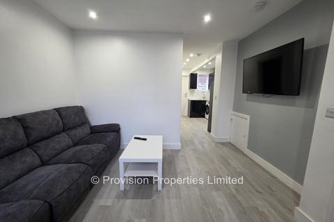 3 bedroom terraced house to rent, Park View Avenue, Burley LS4