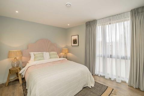 2 bedroom flat for sale, Craven Avenue, London W5