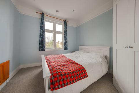 72 Manor Road, Richmond, TW9 1YB