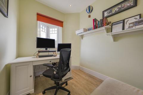 72 Manor Road, Richmond, TW9 1YB