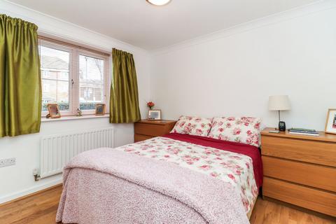 2 bedroom flat for sale, Wharf Way, Hunton Bridge, WD4