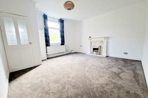 2 bedroom terraced house to rent, Lower Moss Lane, Whitefield, M45