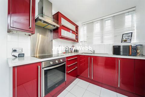 1 bedroom flat for sale, Corrib Court, Crothall Close, Palmers Green N13