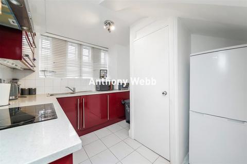 1 bedroom flat for sale, Corrib Court, Crothall Close, Palmers Green N13