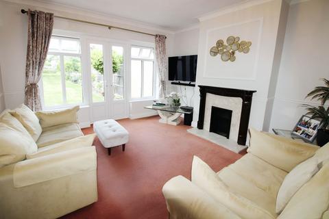 3 bedroom detached house to rent, Deane Croft Road, Pinner HA5