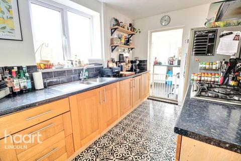 3 bedroom semi-detached house for sale, Almond Avenue, Swanpool