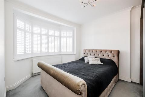 52 York Road, London, E4 8QN