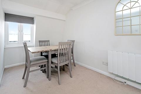 1 bedroom flat for sale, Lysander Gardens, Surbiton KT6