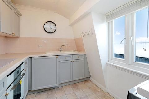 1 bedroom flat for sale, Lysander Gardens, Surbiton KT6