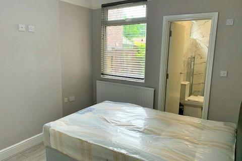 1 bedroom in a house share to rent, Clarendon Road, Luton, LU2