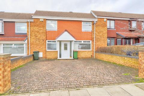 3 bedroom terraced house to rent, Cherry Tree Close, Ormesby, TS7