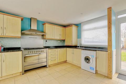 3 bedroom terraced house to rent, Cherry Tree Close, Ormesby, TS7