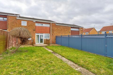 3 bedroom terraced house to rent, Cherry Tree Close, Ormesby, TS7