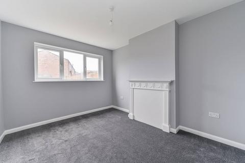 3 bedroom terraced house to rent, Grove Road, Mitcham, CR4