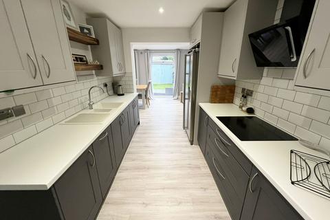 84 Arlescote Road, Solihull, B92 9HY