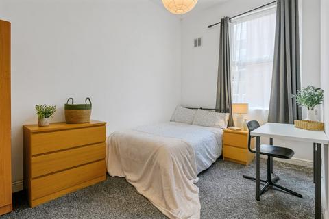 4 bedroom flat to rent, Gedling Grove, Arboretum, Nottingham, NG7