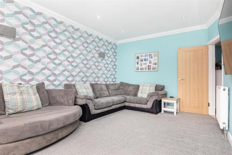 17 Cheddington Road, Bournemouth, BH9 3NB
